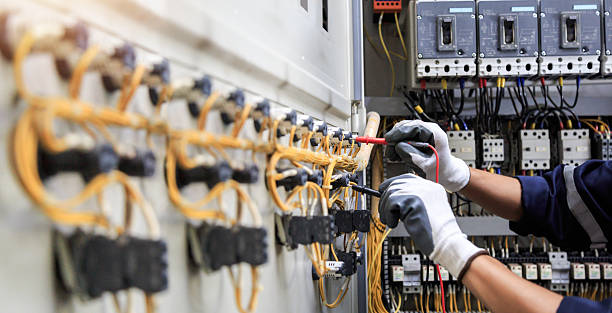 Professional Electrician technician working in Schaumburg, IL